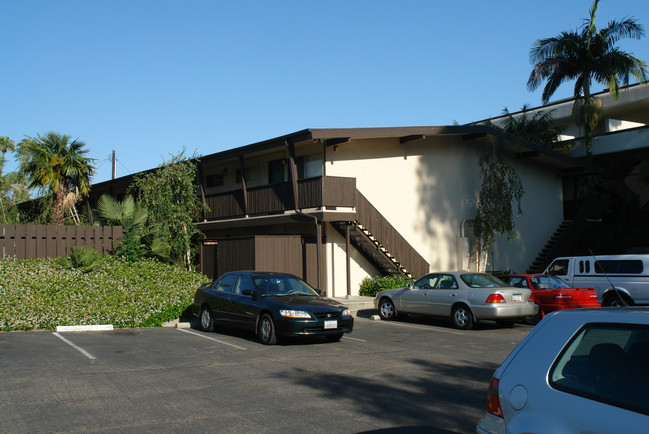 Tori Apartments in Santa Barbara, CA - Foto de edificio - Building Photo