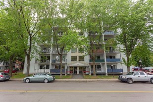 le Benoit XV Apartments in Québec, QC - Building Photo