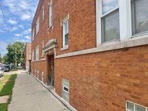 3925 W Wellington Ave in Chicago, IL - Building Photo - Building Photo