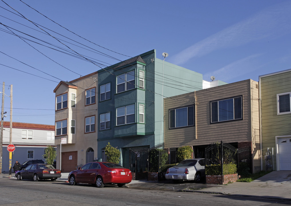 1390 Revere Ave in San Francisco, CA - Foto de edificio