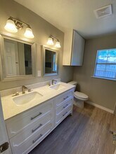 200 E Freeman St in Ennis, TX - Foto de edificio - Building Photo