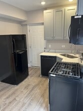 76 E 68th St in Chicago, IL - Building Photo - Building Photo