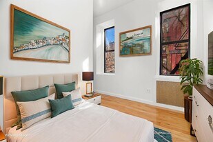551 Hudson St, Unit 11 in New York, NY - Building Photo