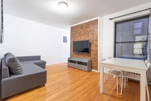 1805 1st Ave in New York, NY - Building Photo