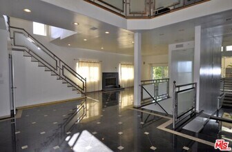 3971-3971 Fredonia Dr in Los Angeles, CA - Building Photo - Building Photo