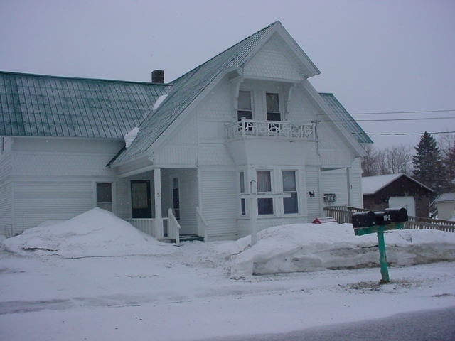 18 Harrison St in Moira, NY - Foto de edificio