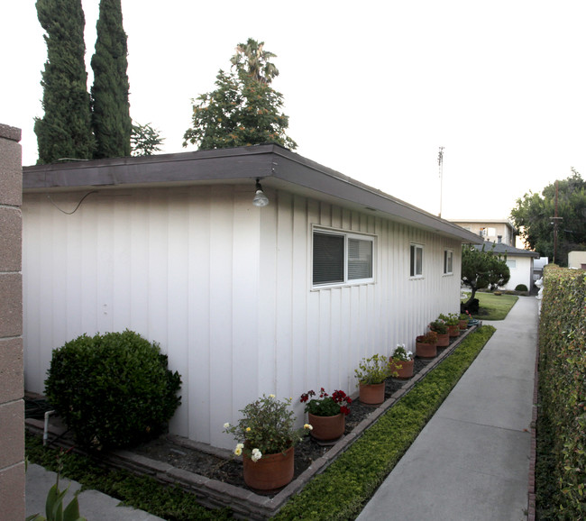 Radford Apartments in Valley Village, CA - Building Photo - Building Photo