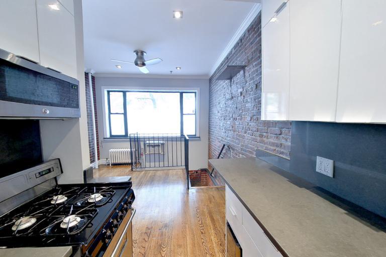 410 E 13th St in New York, NY - Building Photo