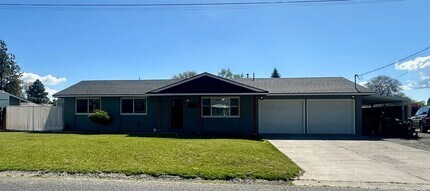 4633 Larry Pl in Klamath Falls, OR - Building Photo - Building Photo