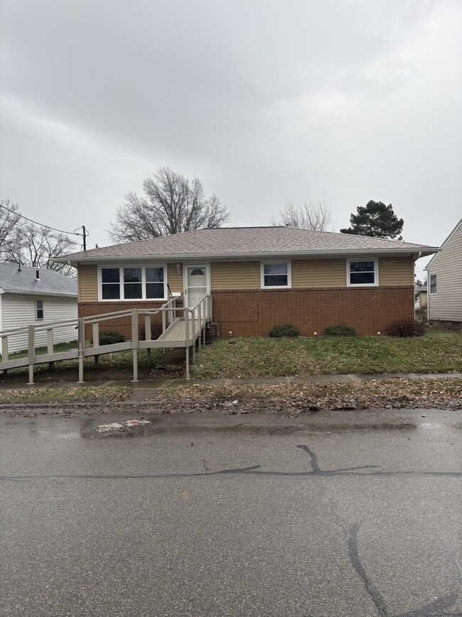 3815 Dexter Ave in Erie, PA - Building Photo - Building Photo