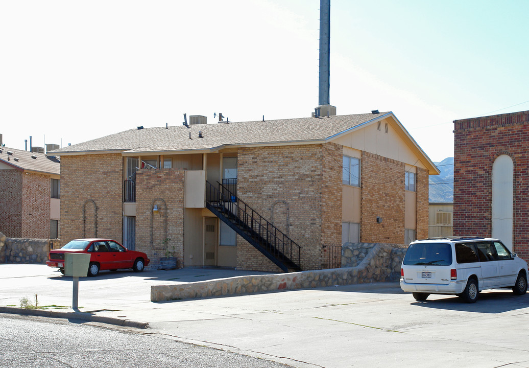 5204 Viceroy in El Paso, TX - Building Photo