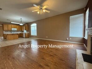 2125 Galen Dr in Elk Grove, CA - Building Photo - Building Photo