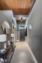 2205 N Lamar Blvd in Austin, TX - Foto de edificio - Building Photo