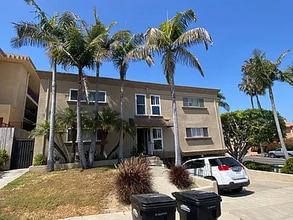 360 Rosecrans St in San Diego, CA - Building Photo - Building Photo