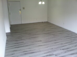 208 Undercliff Ave in Edgewater, NJ - Building Photo - Building Photo