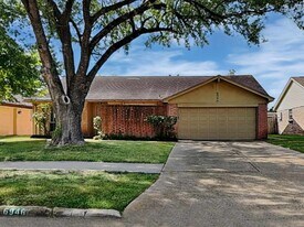 6946 Maple Fox Dr in Humble, TX - Building Photo