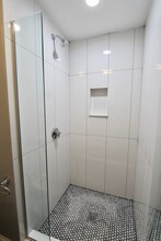 23 Calumet St, Unit 2 in Revere, MA - Foto de edificio - Building Photo