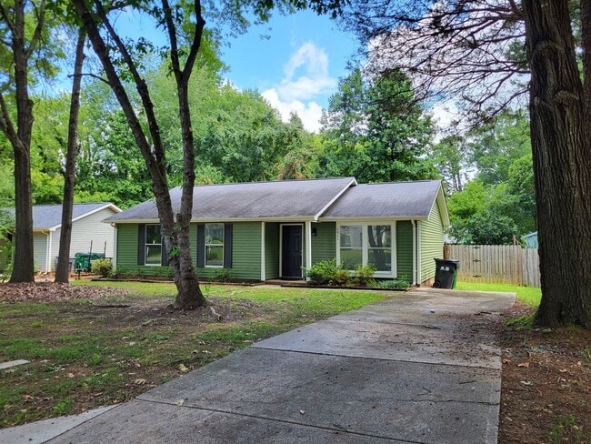 5811 Rock Hollow Dr in Charlotte, NC - Building Photo - Building Photo