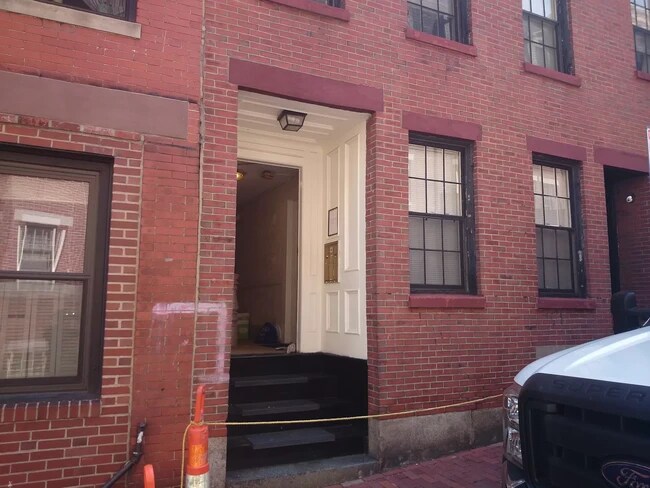 65 Joy St, Unit 1 in Boston, MA - Building Photo - Building Photo