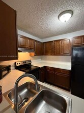 351 Palm Way in Pembroke Pines, FL - Building Photo - Building Photo