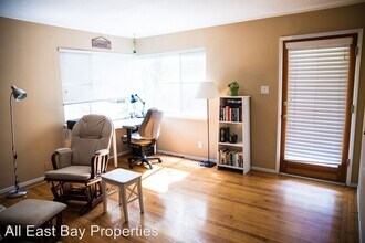 1704 Pleasant Valley Ave in Oakland, CA - Building Photo - Building Photo