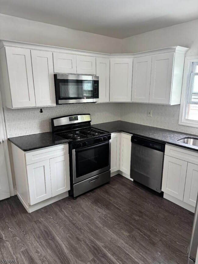 26 E 19th St in Linden, NJ - Building Photo - Building Photo