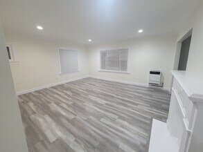 2216 S Bronson Ave, Unit Bronson in Los Angeles, CA - Building Photo - Building Photo