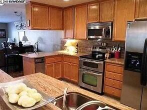 3853 Stone Pointe Way in Pleasanton, CA - Building Photo - Building Photo