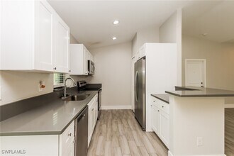 524 Lone Star Ln in Lehigh Acres, FL - Building Photo - Building Photo