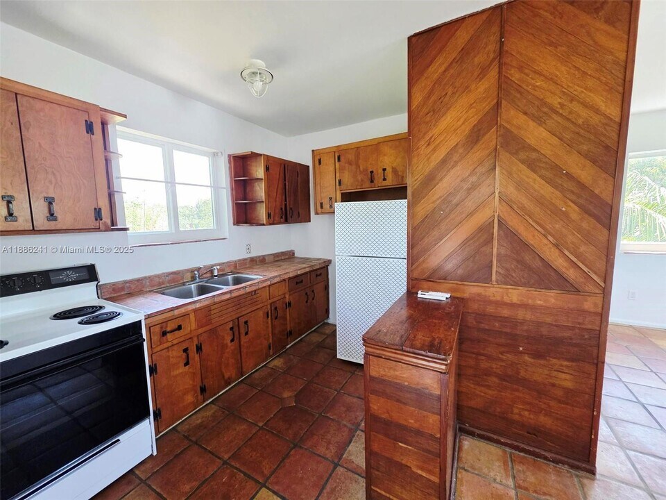 524 Hampton Rd in West Palm Beach, FL - Building Photo