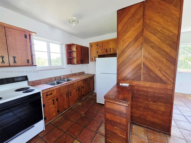 property at 524 Hampton Rd