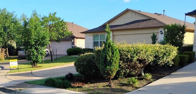18312 Cloudmore Ln in Elgin, TX - Building Photo - Building Photo