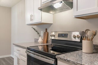 Hidden Lake in Fayetteville, NC - Foto de edificio - Building Photo