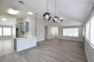 2910 Walnut Springs Dr in Katy, TX - Building Photo - Building Photo