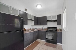 480 NW 24th Ave in Fort Lauderdale, FL - Building Photo