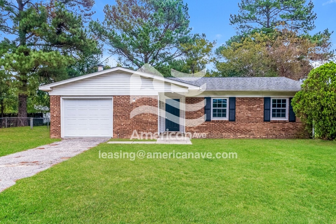 1605 Blue Springs Rd in Fayetteville, NC - Building Photo