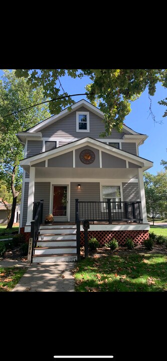 1734 Illinois St in Lawrence, KS - Building Photo