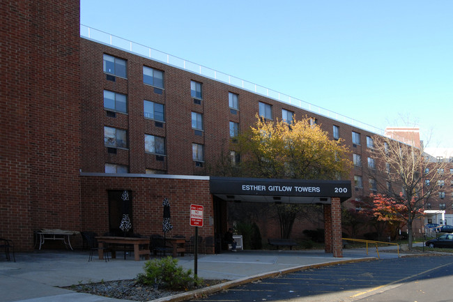 Esther Gitlow Towers Senior in Suffern, NY - Foto de edificio - Building Photo