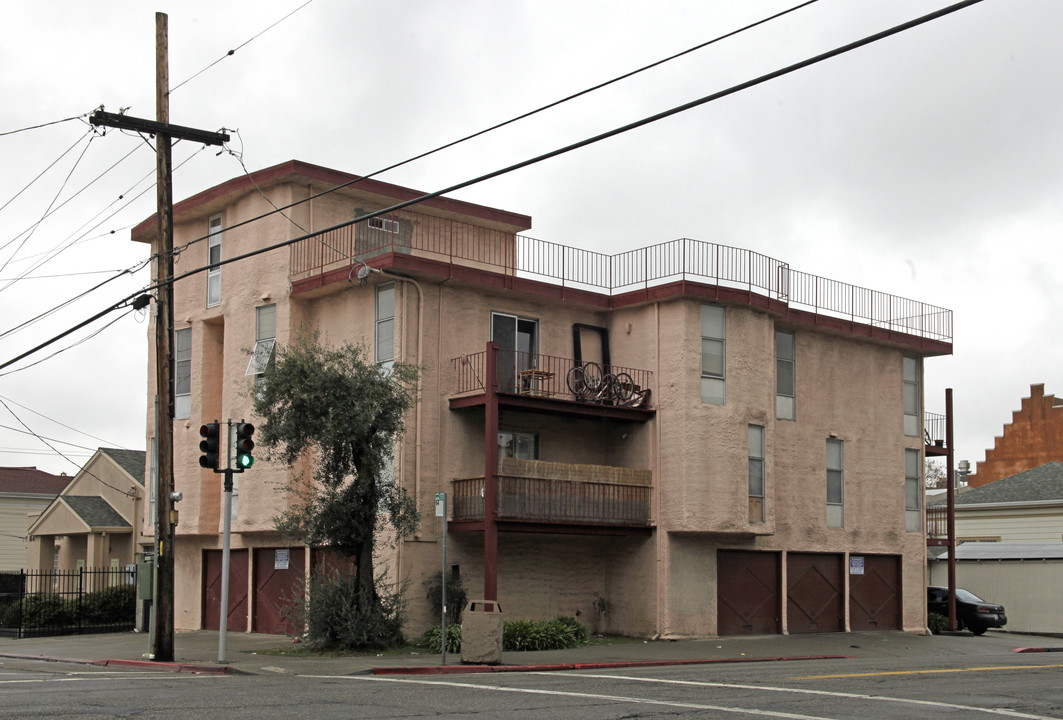 741 E 18th St in Oakland, CA - Building Photo