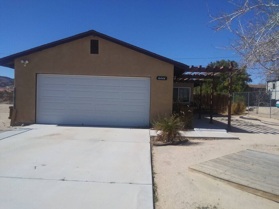 6444 Mojave Ave in Twentynine Palms, CA - Building Photo