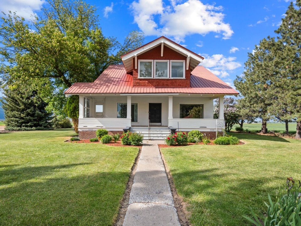 62596 OR-82 in La Grande, OR - Building Photo