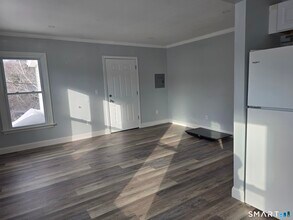 73 Meridian St in Groton, CT - Building Photo - Building Photo