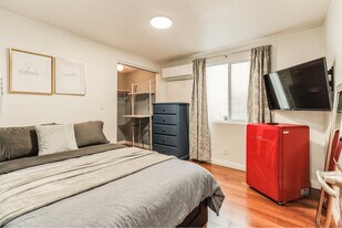 1519 W 37th Pl in Los Angeles, CA - Building Photo