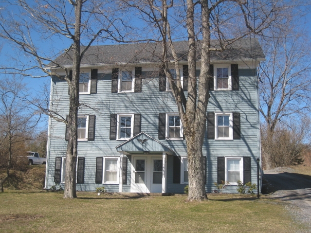 33 Church Ave in Germantown, NY - Building Photo