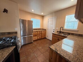 653 Pleasant Ave in Bremerton, WA - Building Photo - Building Photo