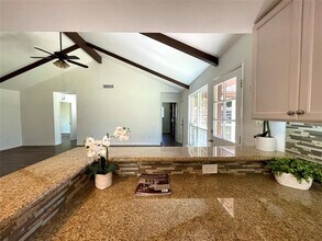15638 Boulder Oaks Dr in Houston, TX - Building Photo - Building Photo