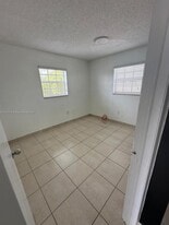 431 E 28th St in Hialeah, FL - Building Photo