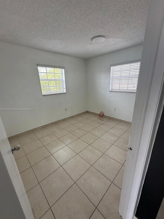 431 E 28th St in Hialeah, FL - Building Photo