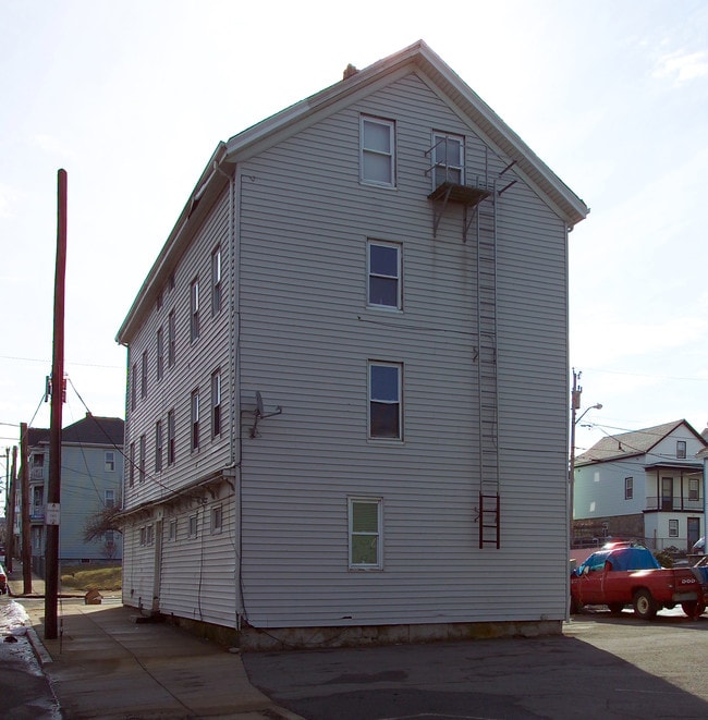 9 William St in Fall River, MA - Building Photo - Building Photo