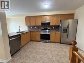 121 Bloomington Dr in Cambridge, ON - Building Photo - Building Photo